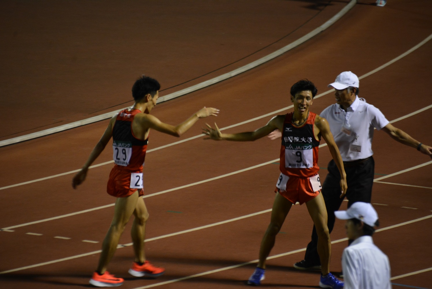 4組目終了後 浦野君(ゼッケン9番)・土方君(ゼッケン29番)