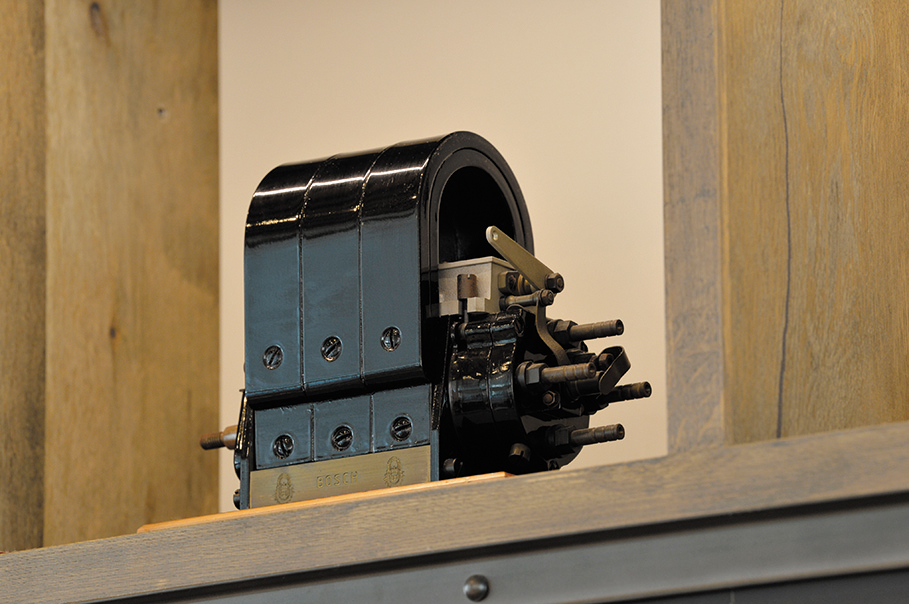 「マグネトー式高圧点火装置」はcafé 1886 at Boschに飾られている。