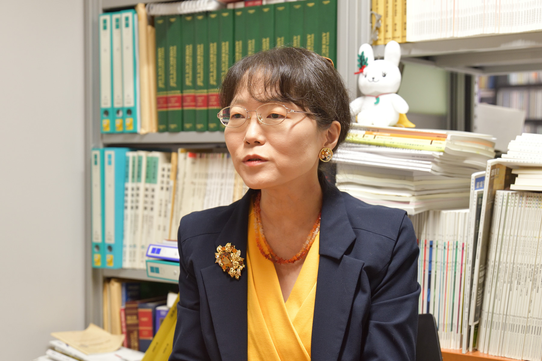 國學院大學経法学部教授の廣瀬美佳氏。早稲田大学法学部卒業。國學院大學法科大学院教授を経て、同大學法学部教授。近年は過払金問題や医療における代諾の問題を中心に研究を進めている。主な業績には、｢医療における代諾の観点からみた成年後見制度｣（田山輝明編著『成年後見人の医療代諾権と法定代理権』三省堂）の執筆のほか、渡良瀬川沿岸鉱毒農作物被害事件の公害等調整委員会昭和49年5月11日調停や熊本水俣病に係る障害補償費不支給決定取消等請求事件の最高裁平成29年9月8日判決の評釈などを担当。