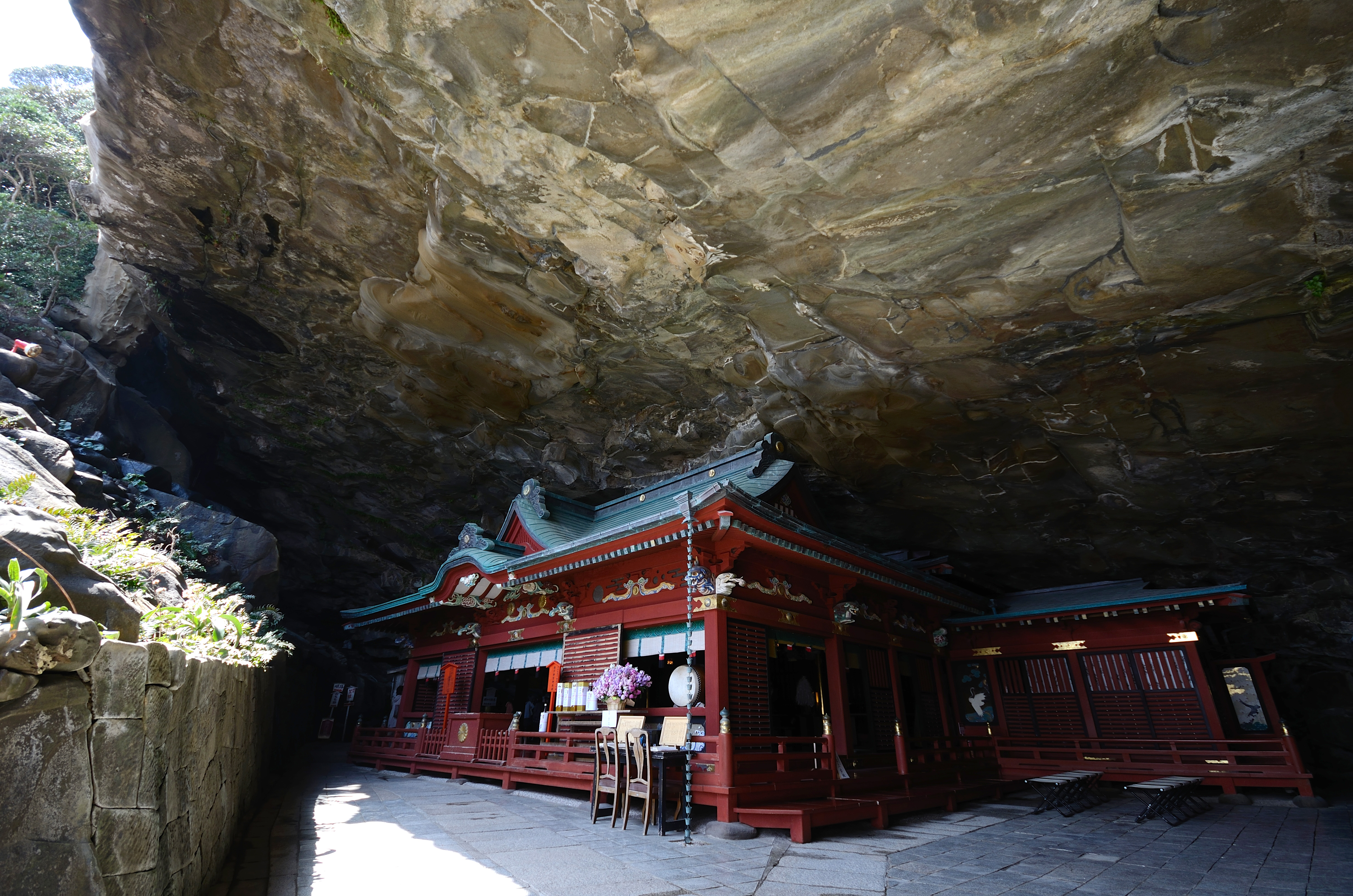 Udo Jingū, located on the Nichinan Coast south of Miyazaki City, is dedicated to Yamasachibiko.