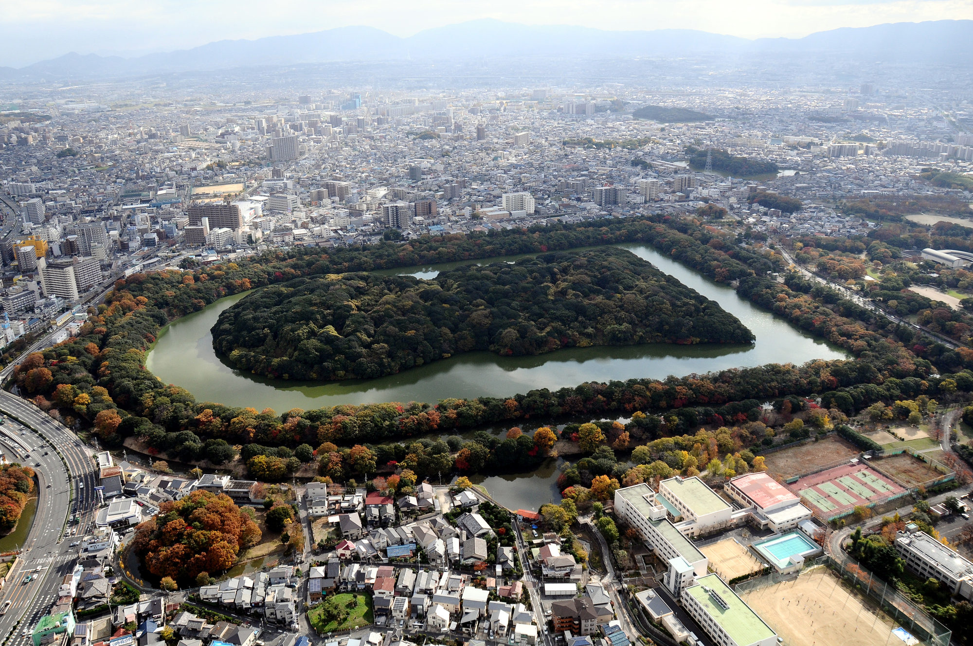 大仙古墳は仁徳天皇陵だと考えられている。（大阪府堺市）